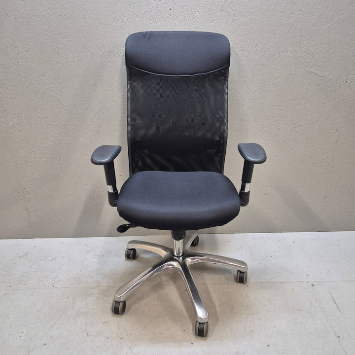 Svart Ergonomisk Kontorsstol med Armstöd - Homy Secondhand Online