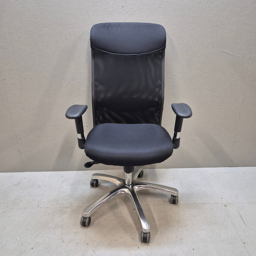 Svart Ergonomisk Kontorsstol med Armstöd - Homy Secondhand Online