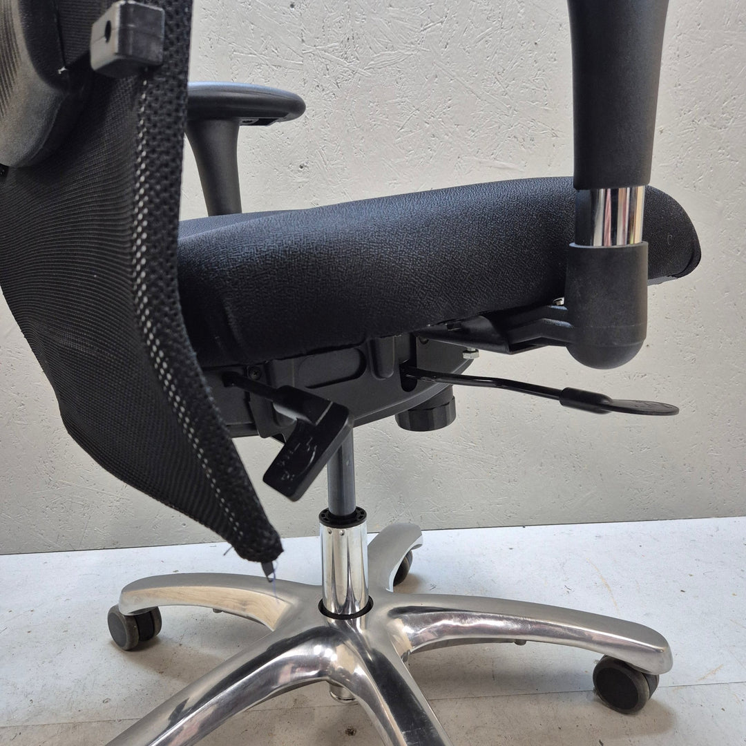 Svart Ergonomisk Kontorsstol med Armstöd - Homy Secondhand Online