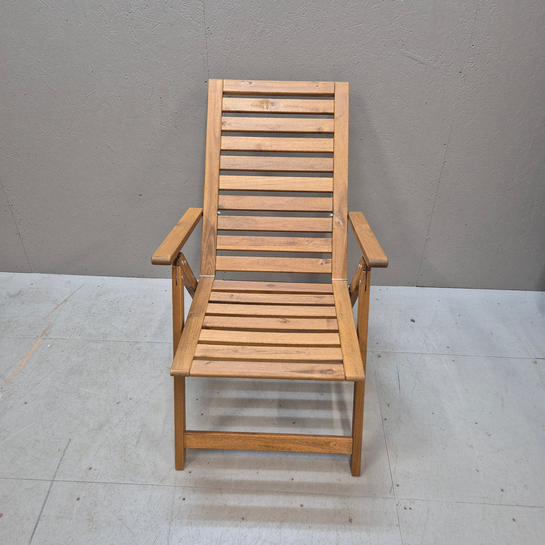 Elegant träfällstol för inomhus och utomhus