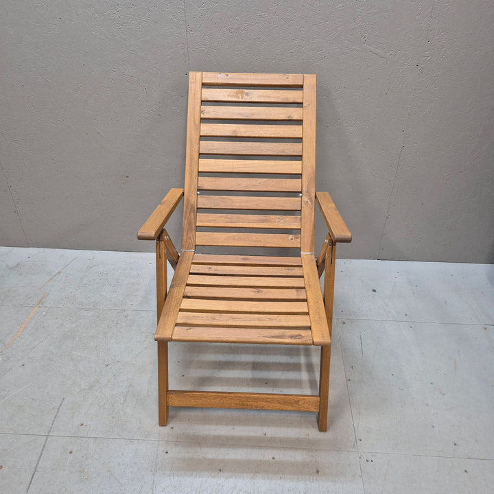Elegant träfällstol för inomhus och utomhus
