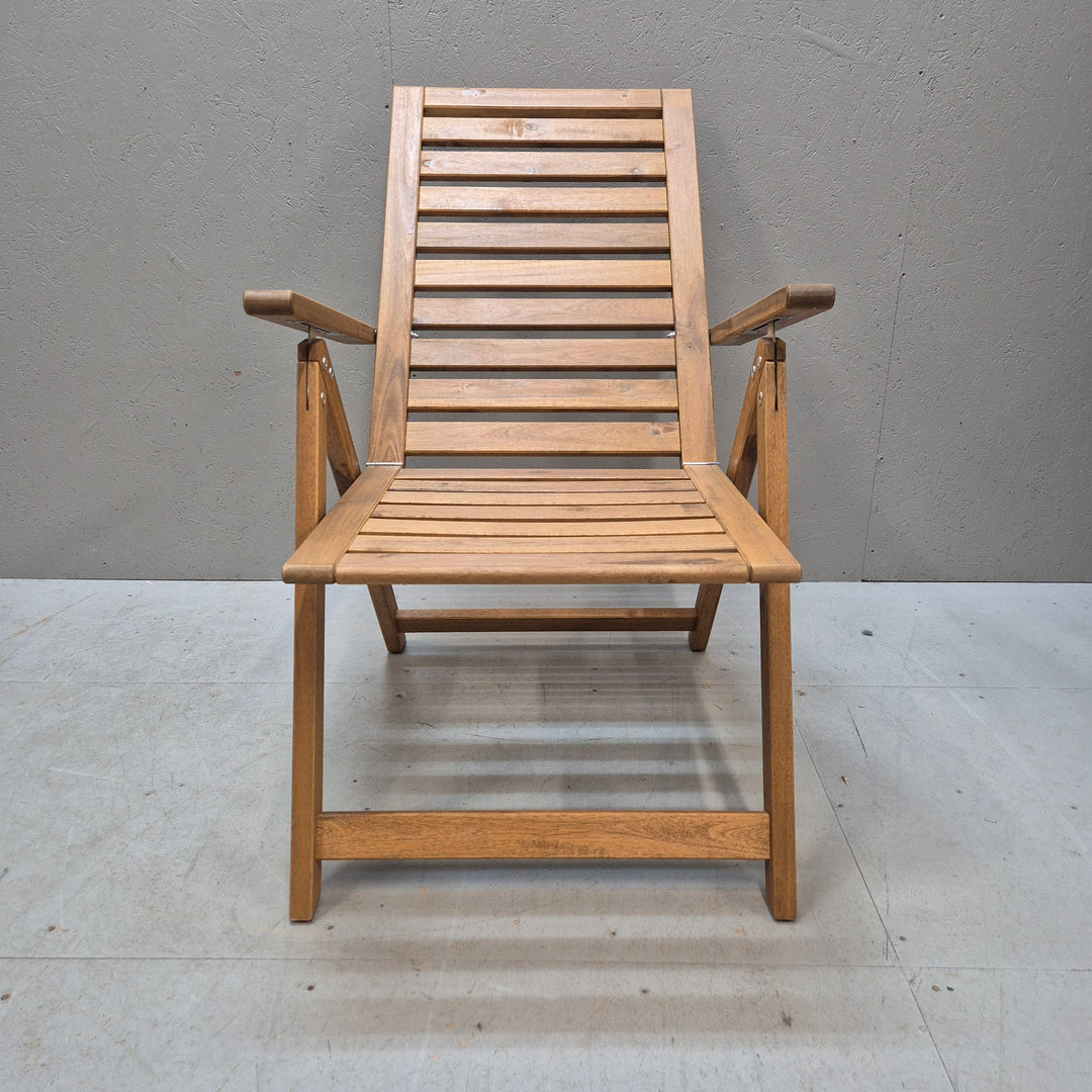 Elegant träfällstol för inomhus och utomhus