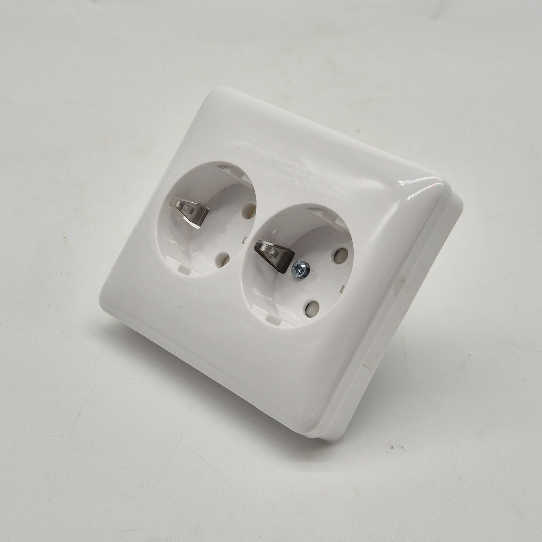 Dubbelt vit eluttag Schneider Electric