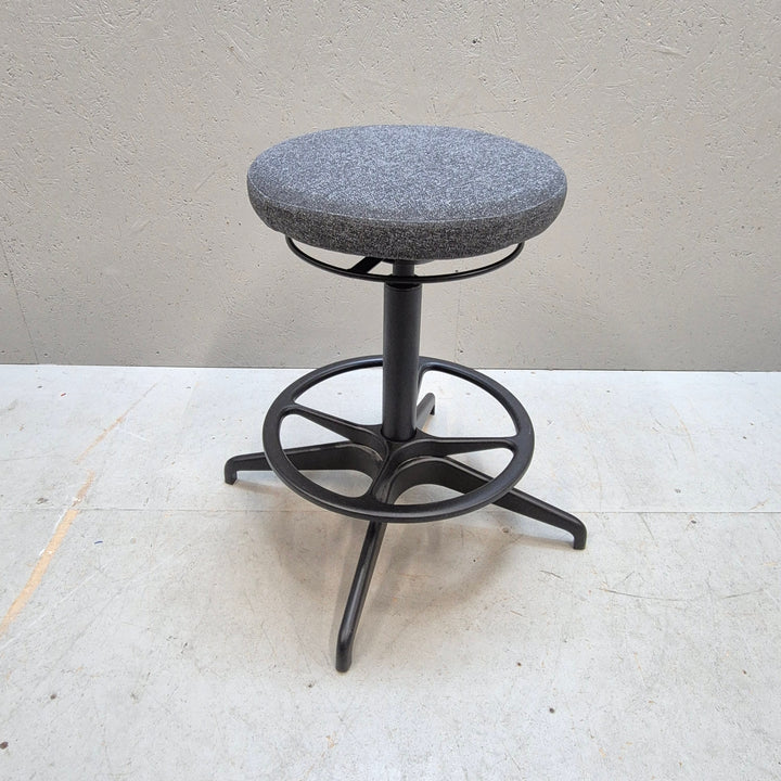 IKEA arbetspall i trafikgrå metall textil