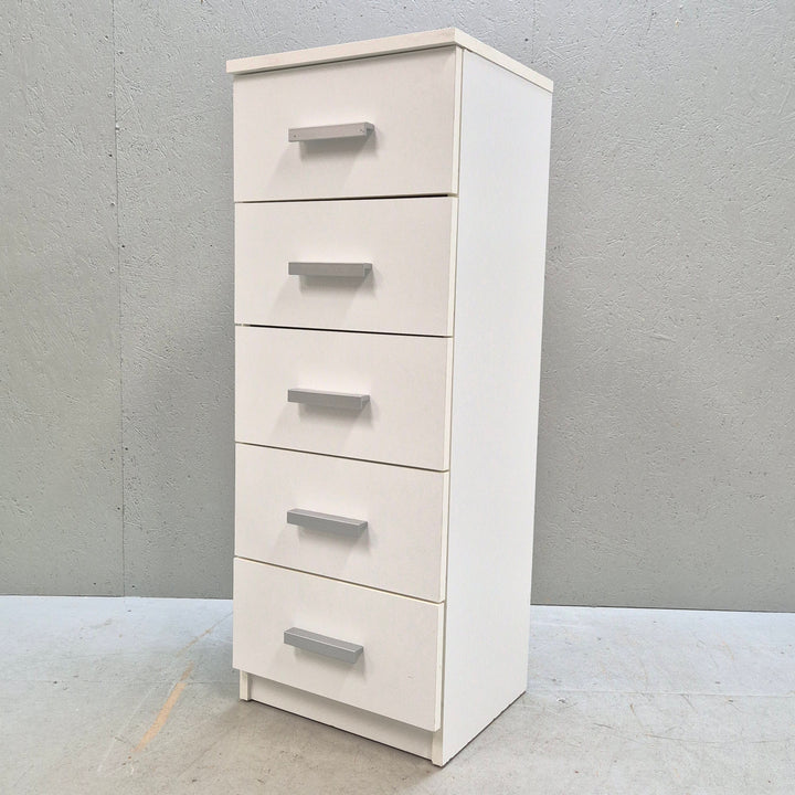 Elegant vit byrå med fem lådor i trä