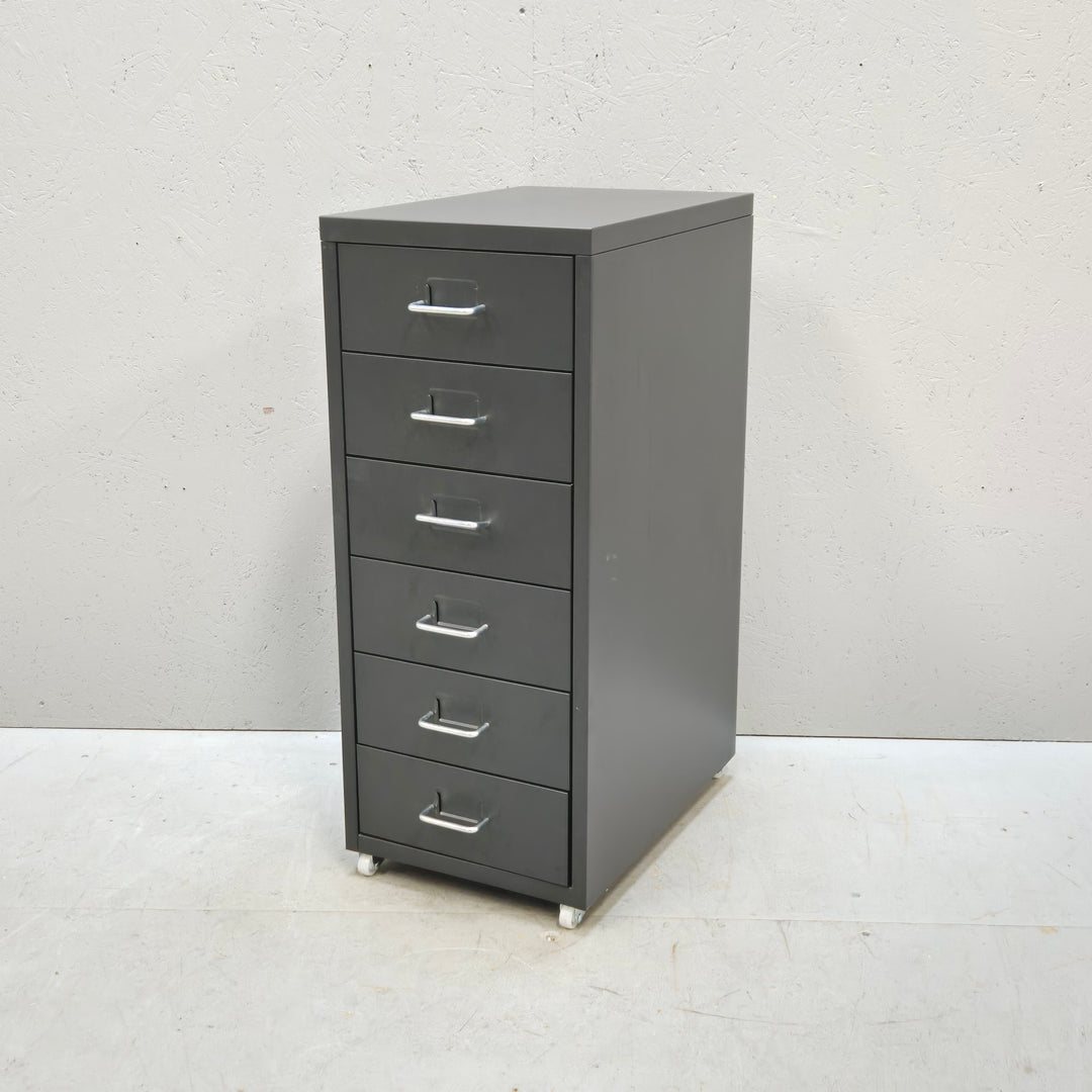 Modern förvaringslåda i metall med 5 lådor