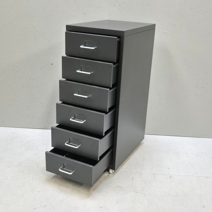 Modern förvaringslåda i metall med 5 lådor