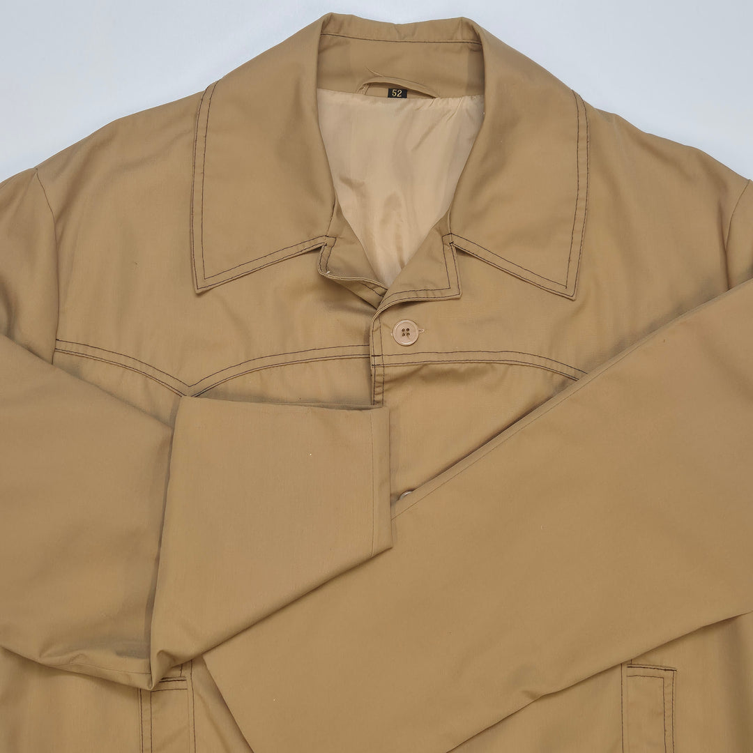 Elegant beige herrjacka i hållbart material