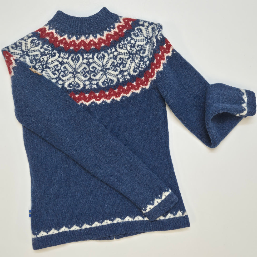 Klassisk Fjällräven tröja i nordiskt mönster