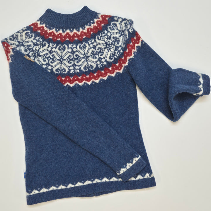 Klassisk Fjällräven tröja i nordiskt mönster