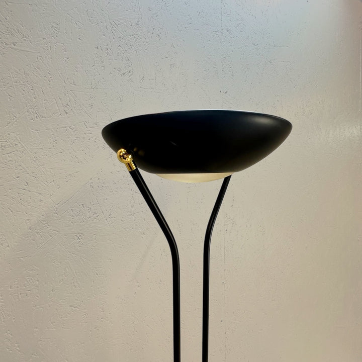 Elegant Svart Golvlampa med Justerbart Huvud - Homy Secondhand Online