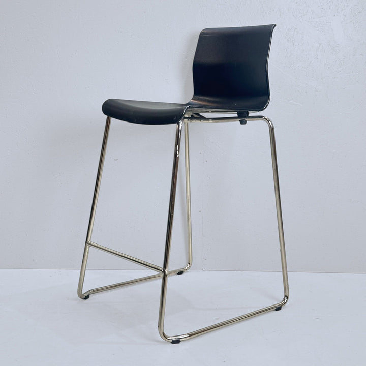 Svart och silver barstol i modern stil - Homy Secondhand Online