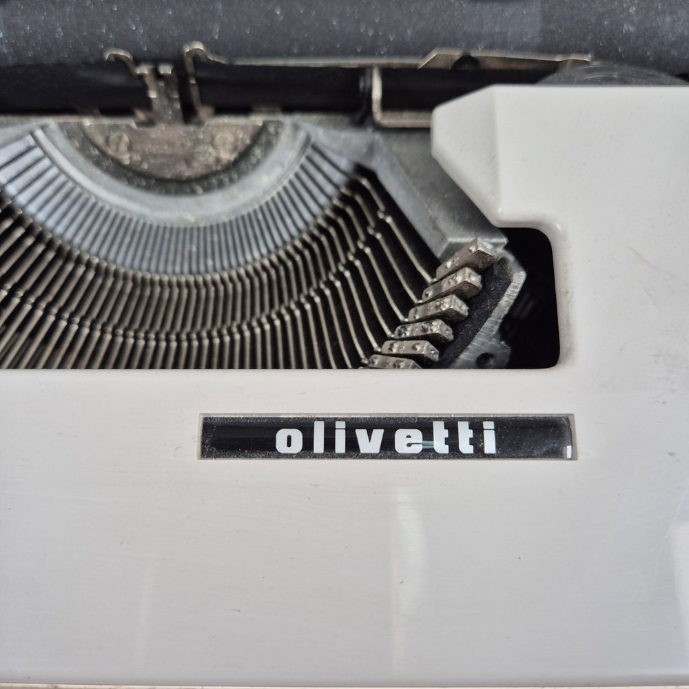 Retro Skrivmaskin i Vitt från 1970 - talet - Homy Secondhand Online