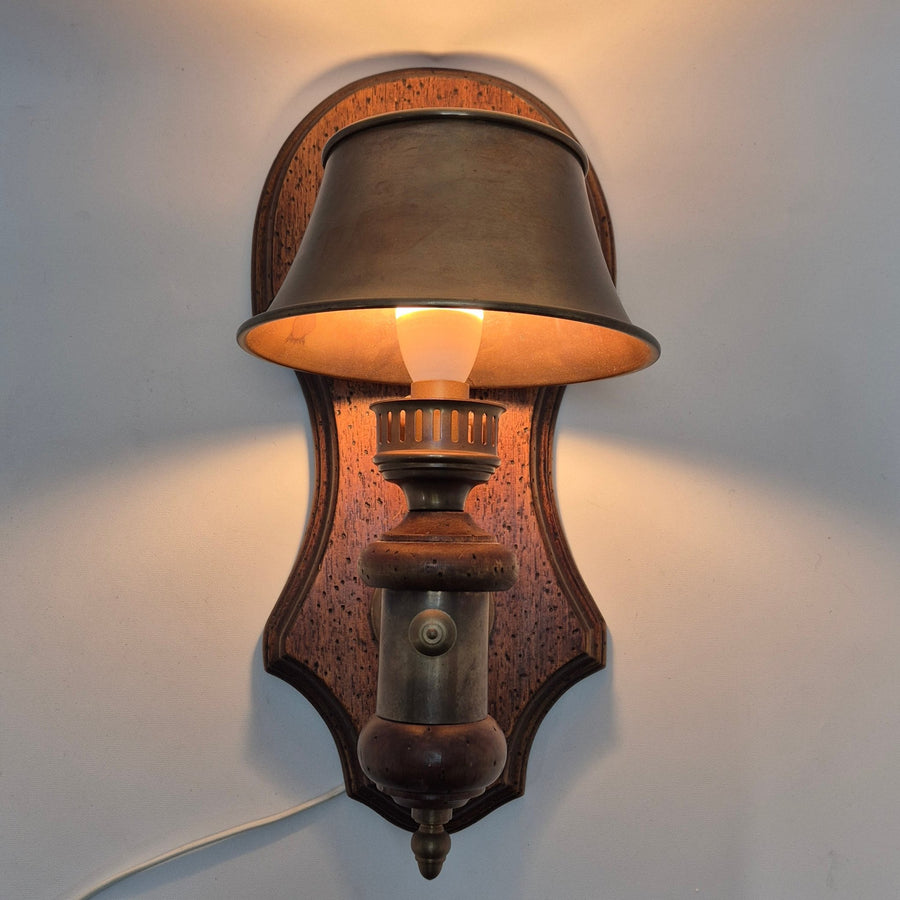 Antik Trä Vägglampa med Metallskärm - Homy Secondhand Online