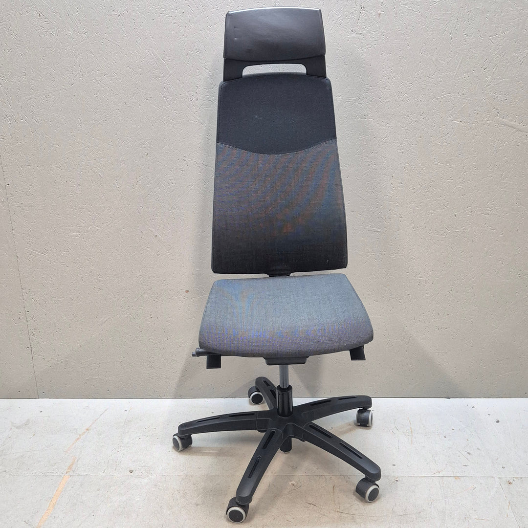 Modern ergonomisk kontorsstol i textil och metall