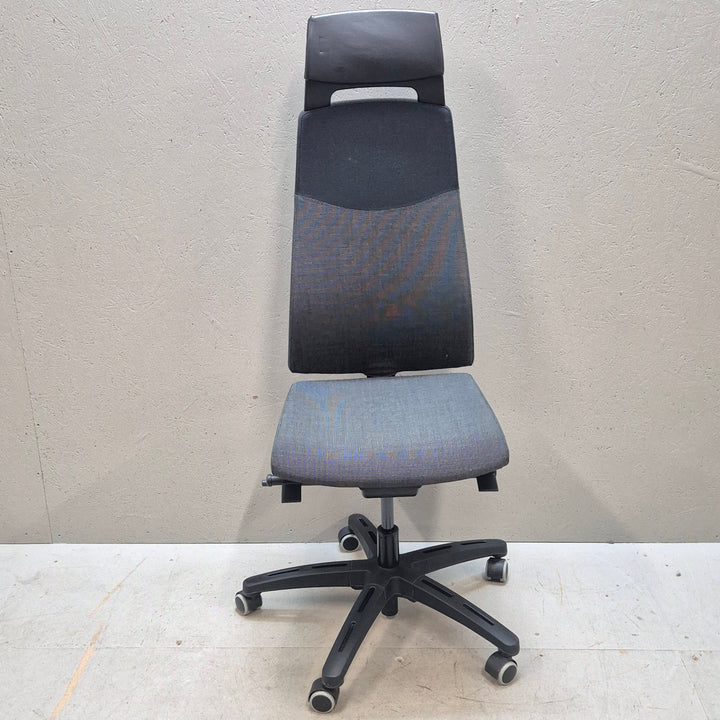 Modern ergonomisk kontorsstol i textil och metall