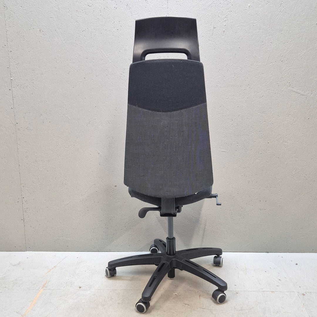 Modern ergonomisk kontorsstol i textil och metall