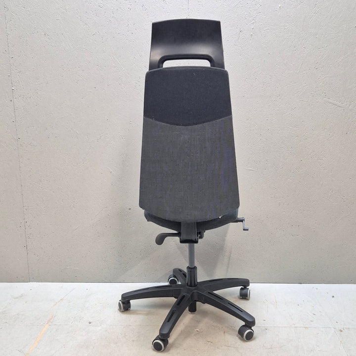 Modern ergonomisk kontorsstol i textil och metall