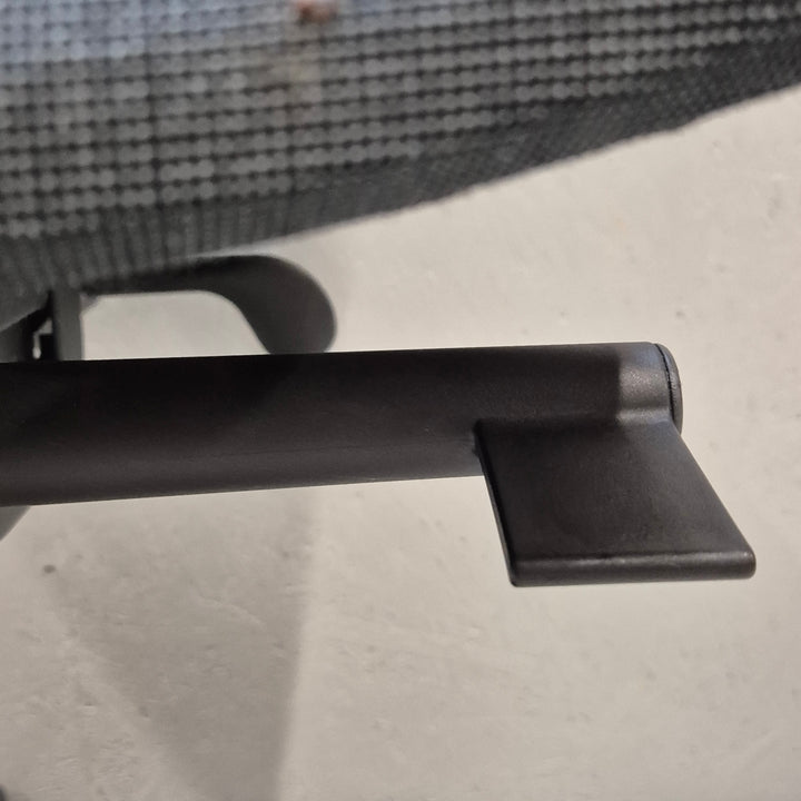 Modern ergonomisk kontorsstol i textil och metall