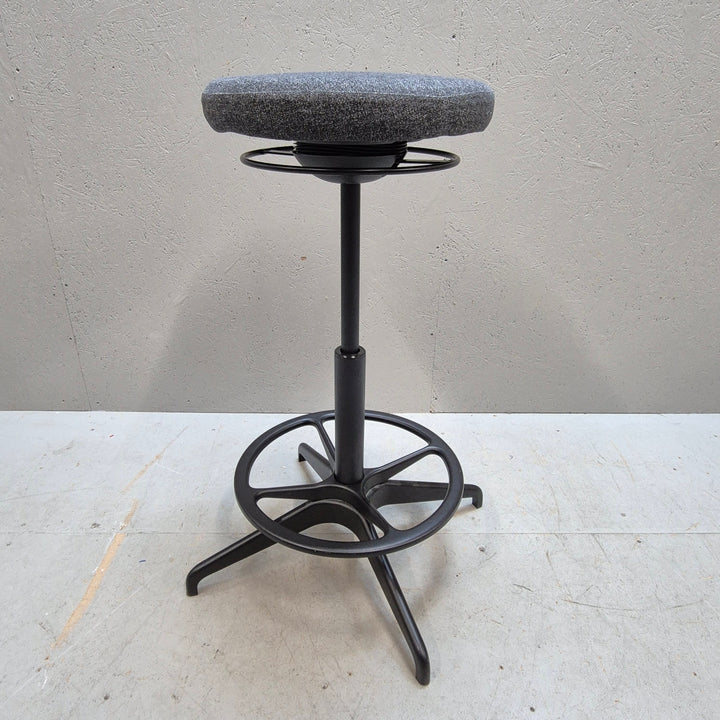 IKEA arbetspall i trafikgrå metall textil