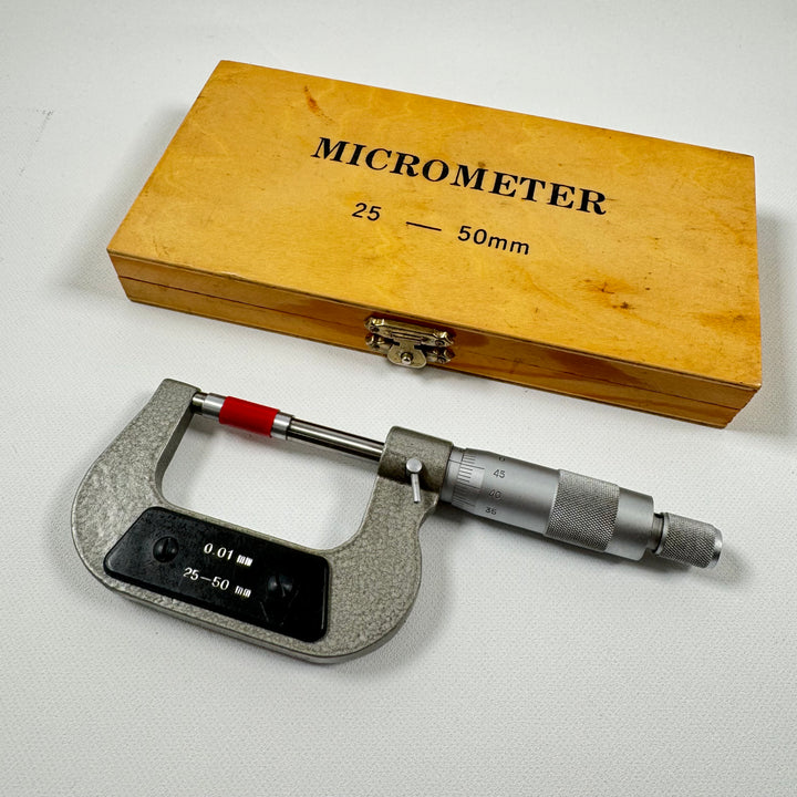 Mikrometer i Metall med Trälåda