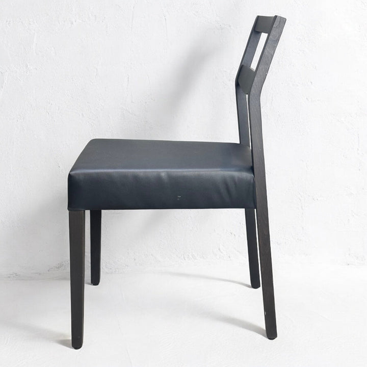 Elegant Svart Trästol med Lädersits - Homy Secondhand Online