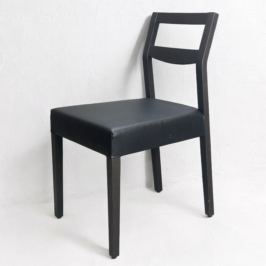 Elegant Svart Trästol med Lädersits - Homy Secondhand Online