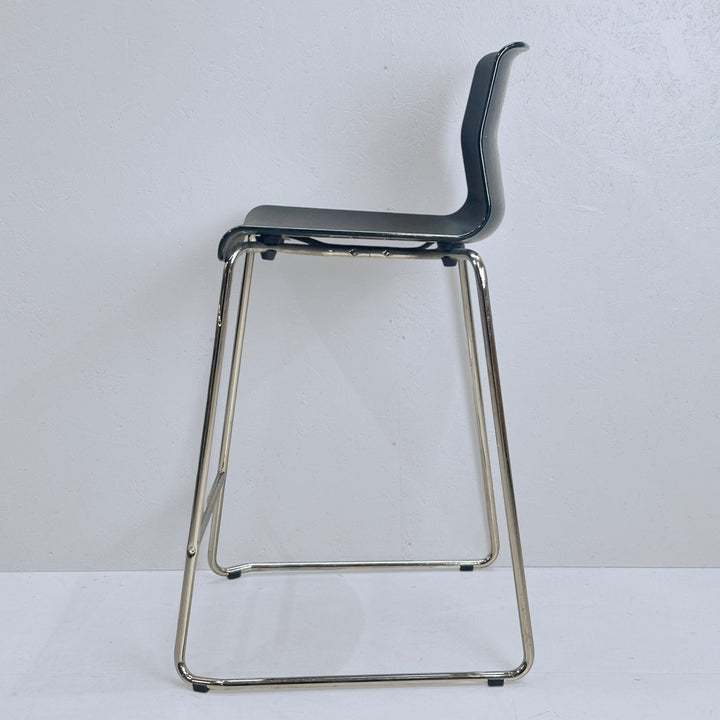 Svart och silver barstol i modern stil - Homy Secondhand Online
