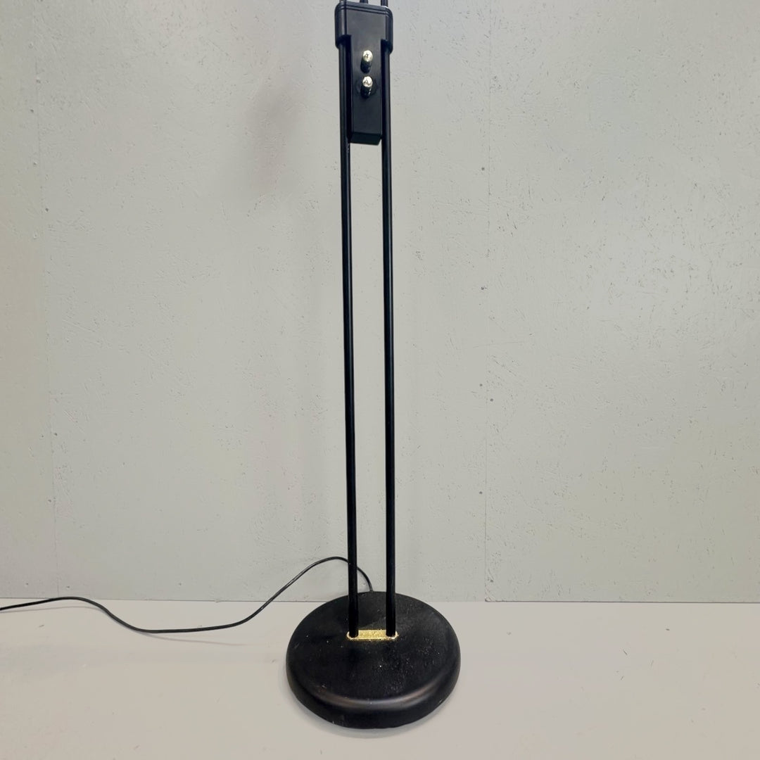 Elegant Svart Golvlampa med Justerbart Huvud - Homy Secondhand Online
