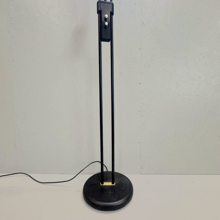 Elegant Svart Golvlampa med Justerbart Huvud - Homy Secondhand Online