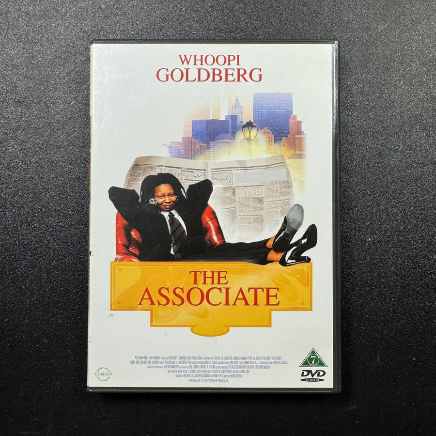Whoopi Goldberg i "The Associate" - Rolig DVD - Homy Secondhand Online