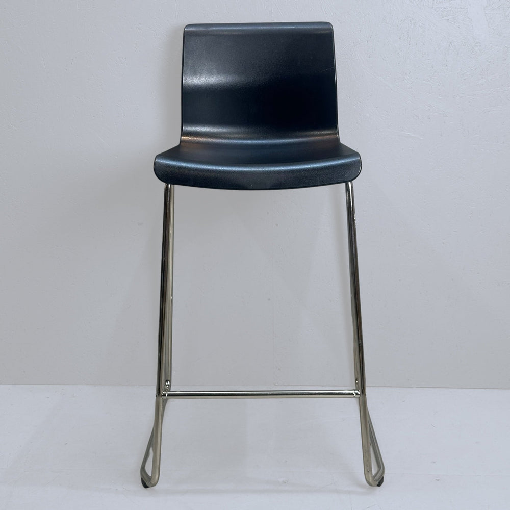 Svart och silver barstol i modern stil - Homy Secondhand Online