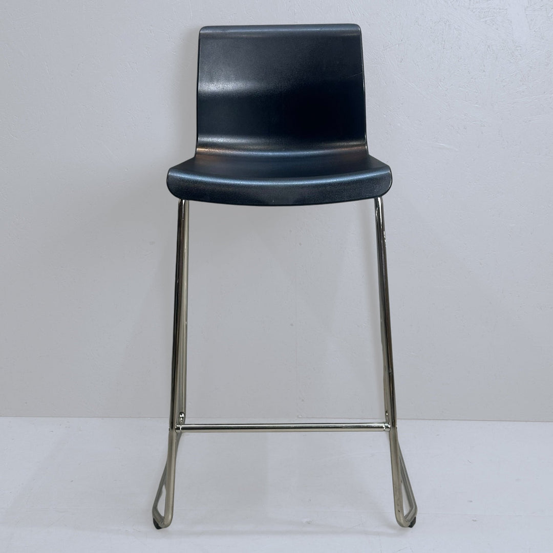 Svart och silver barstol i modern stil - Homy Secondhand Online