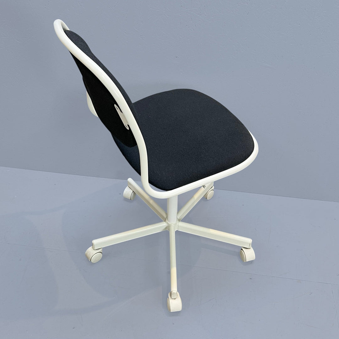 Vit och svart rullbar kontorsstol - Homy Secondhand Online