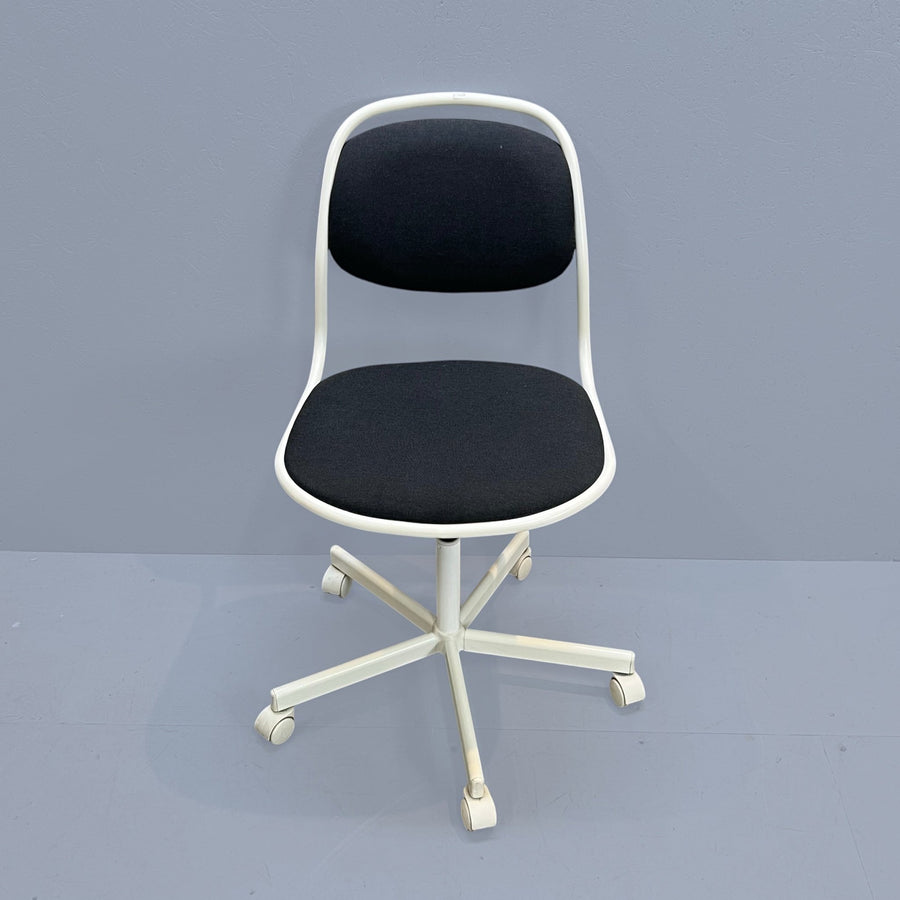 Vit och svart rullbar kontorsstol - Homy Secondhand Online
