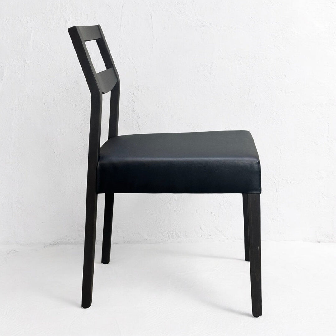 Elegant Svart Trästol med Lädersits - Homy Secondhand Online