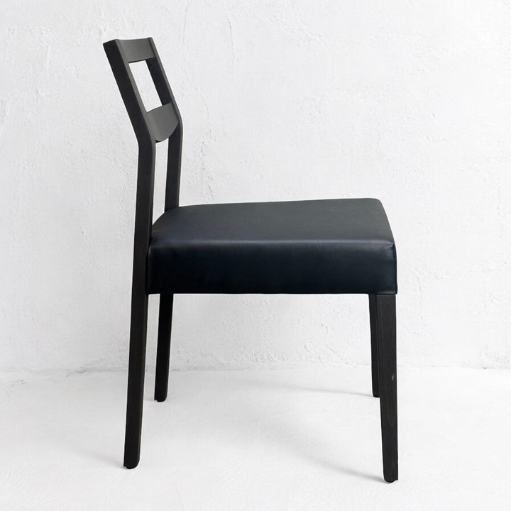 Elegant Svart Trästol med Lädersits - Homy Secondhand Online