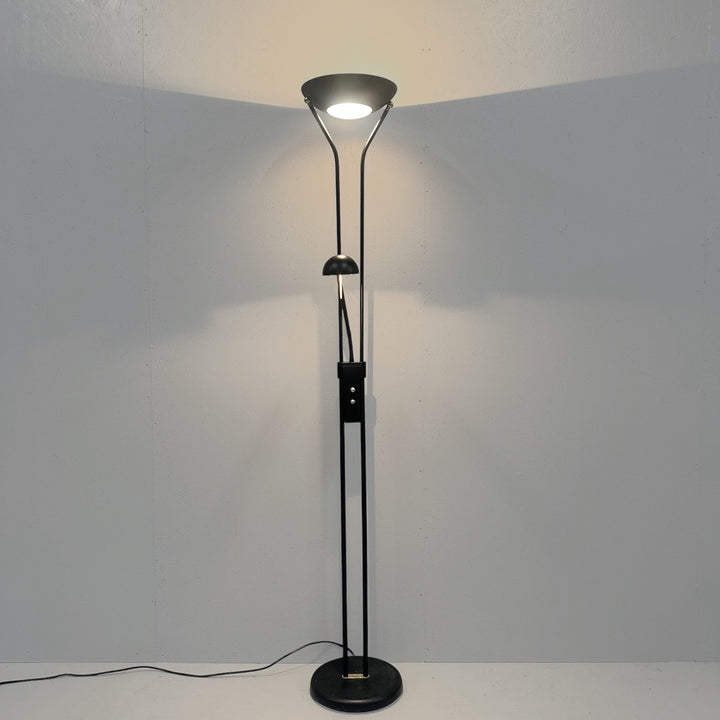 Elegant Svart Golvlampa med Justerbart Huvud - Homy Secondhand Online