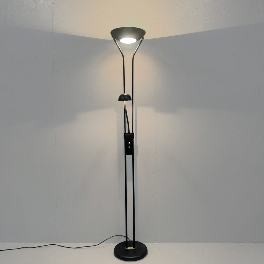 Elegant Svart Golvlampa med Justerbart Huvud - Homy Secondhand Online
