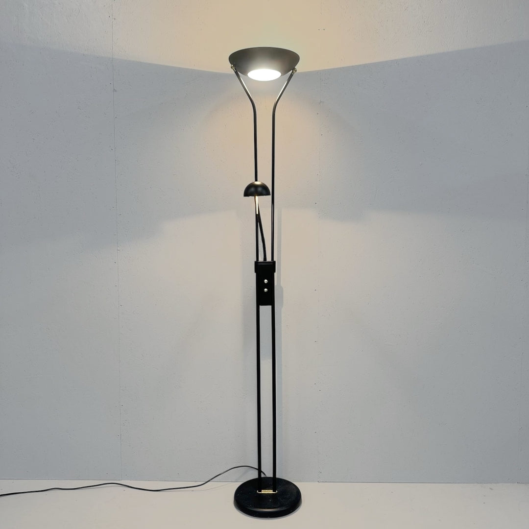 Elegant Svart Golvlampa med Justerbart Huvud - Homy Secondhand Online
