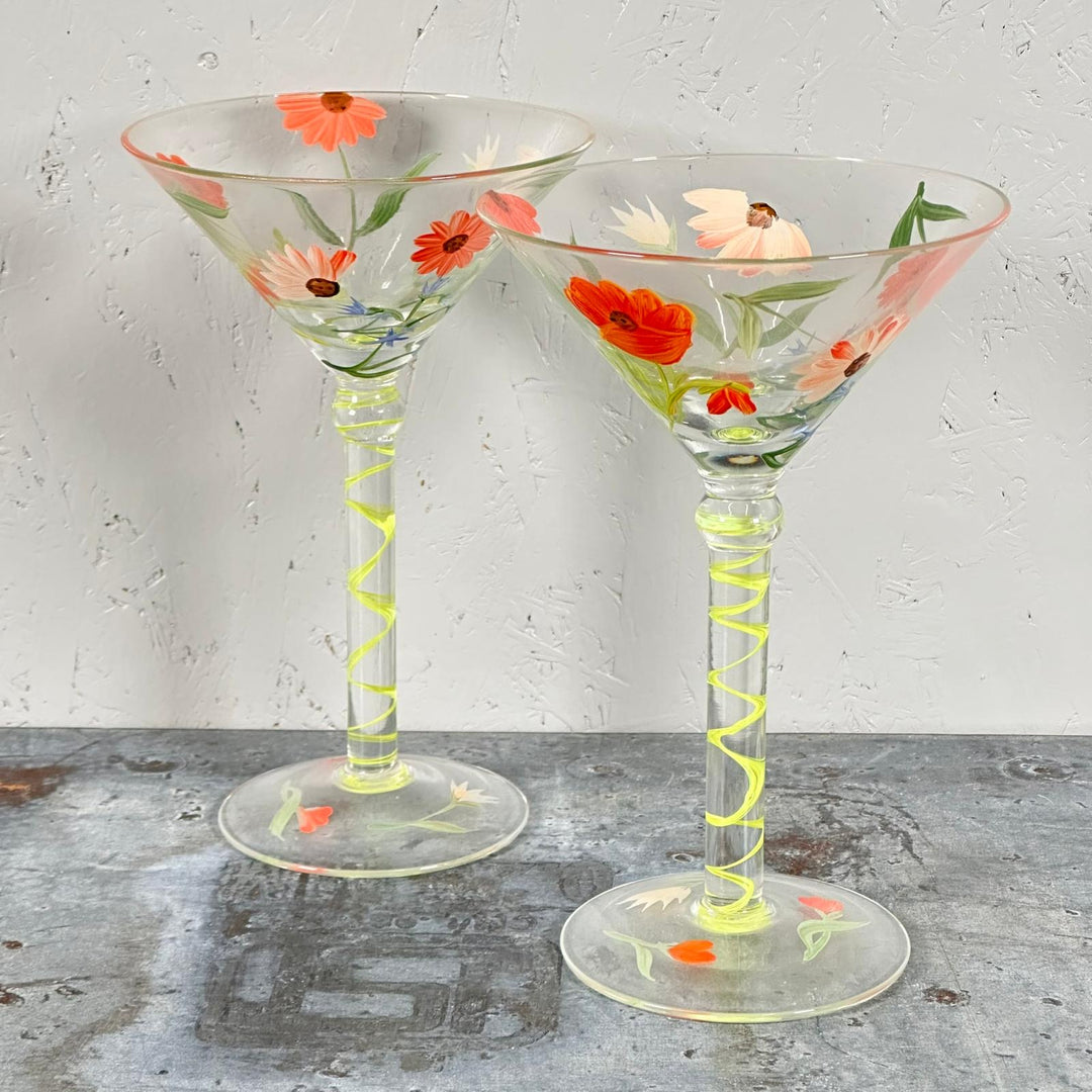 Handmålade martiniglas med blommotiv