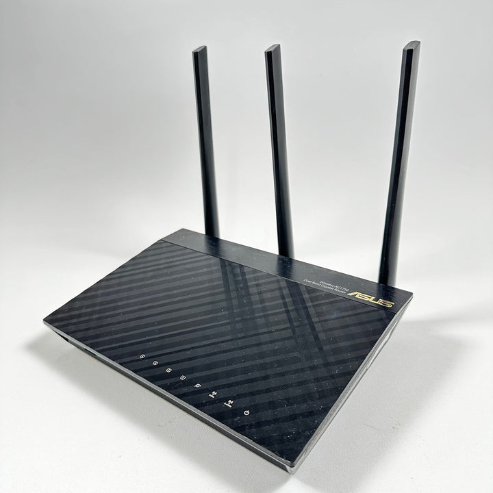 Svart ASUS trådlös router med tre antenner - Homy Secondhand Online