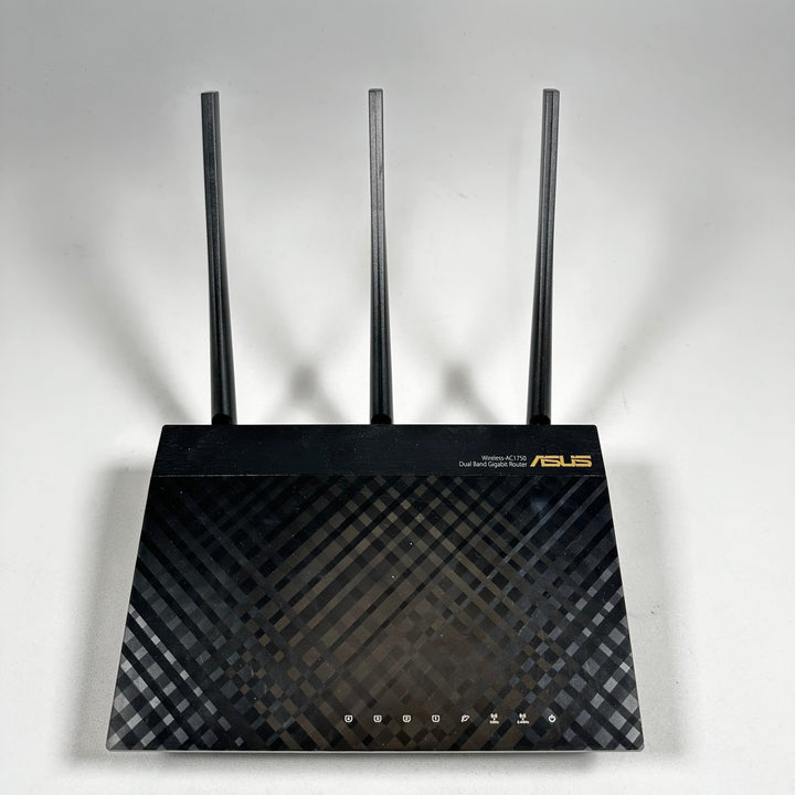 Svart ASUS trådlös router med tre antenner - Homy Secondhand Online