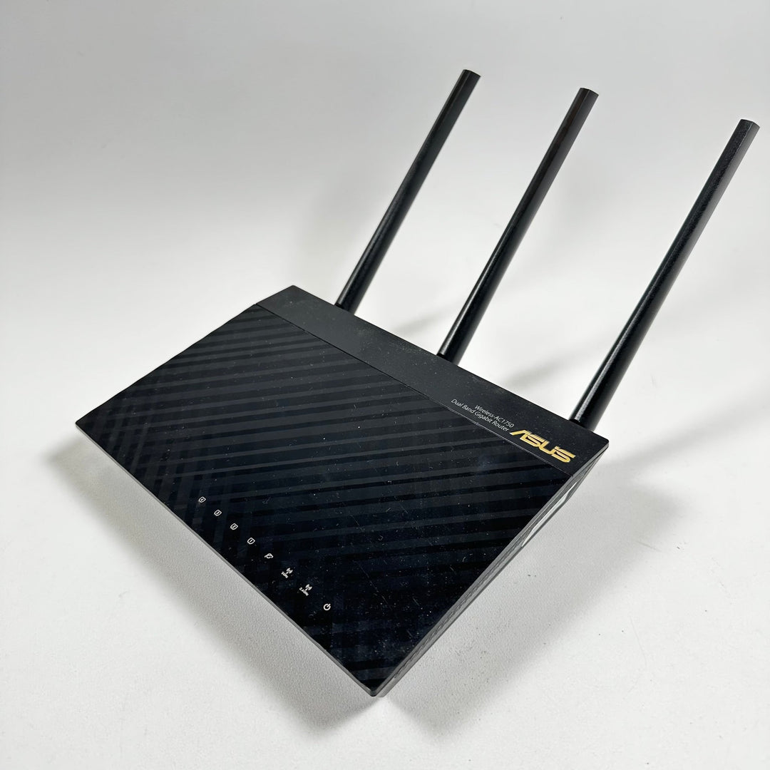Svart ASUS trådlös router med tre antenner - Homy Secondhand Online
