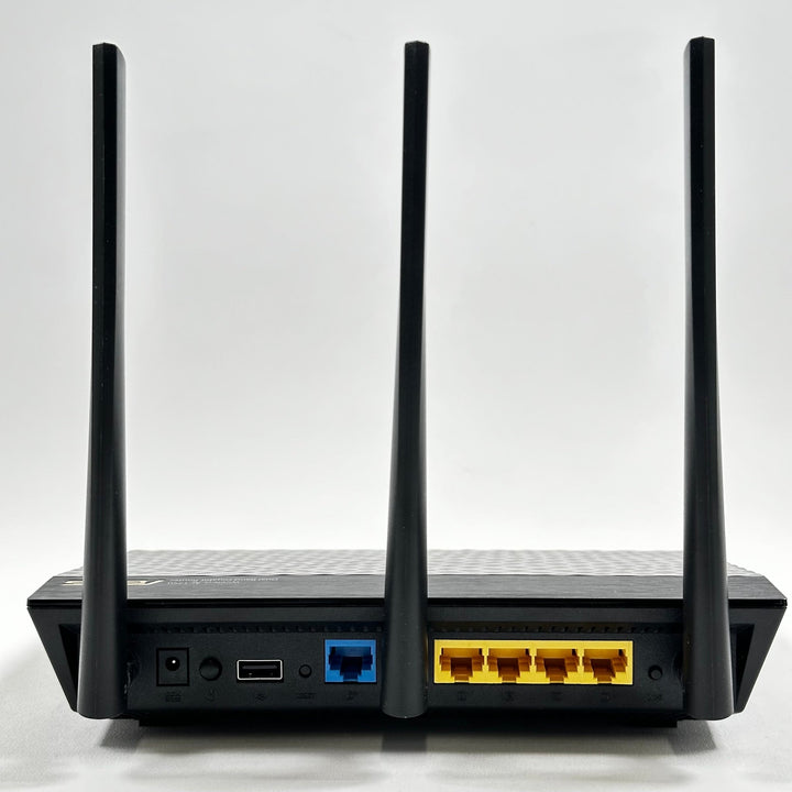 Svart ASUS trådlös router med tre antenner - Homy Secondhand Online
