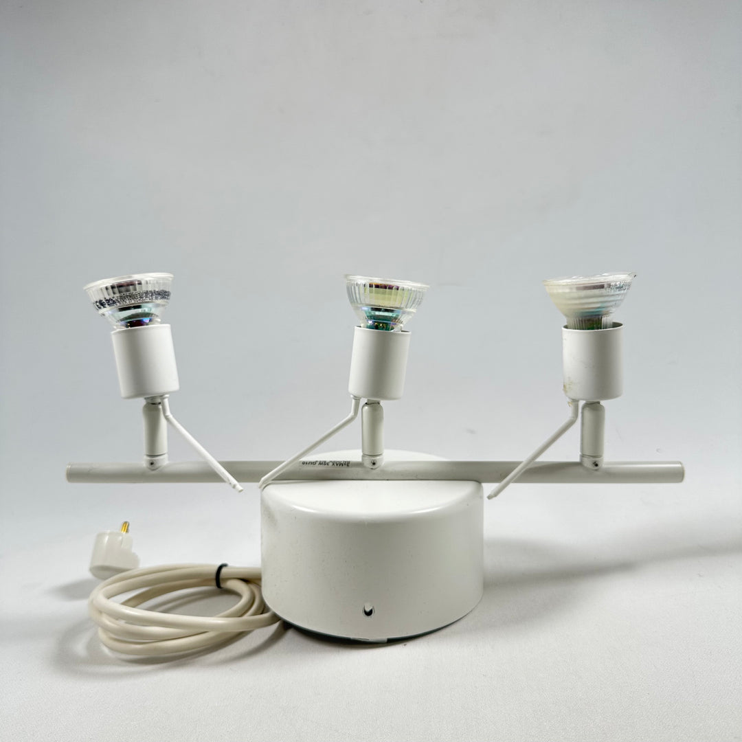 Modern vit spotlightlampa från IKEA