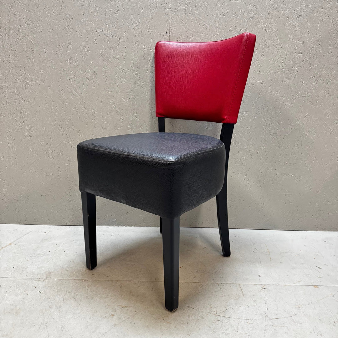 Elegant stol i svart och rött läder - Homy Secondhand Online