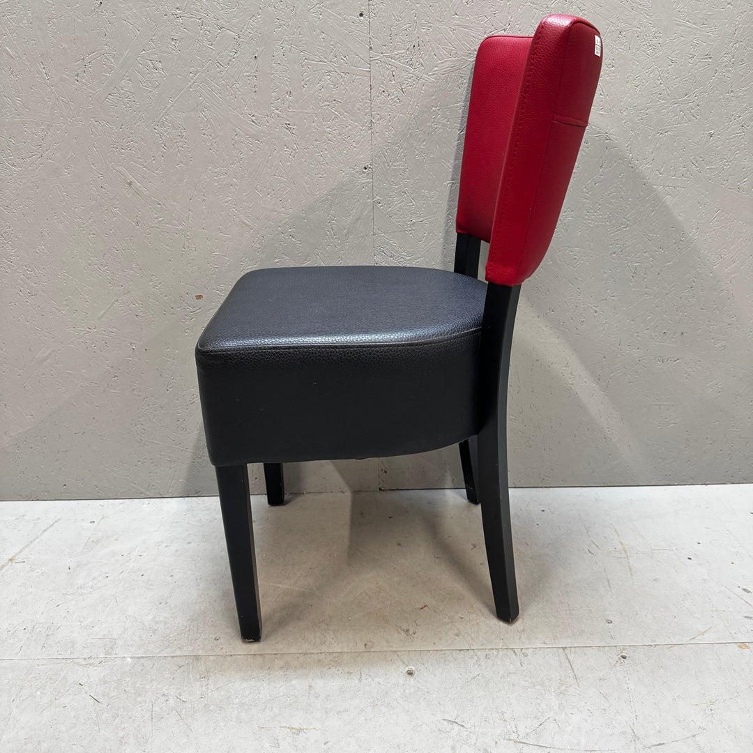 Elegant stol i svart och rött läder - Homy Secondhand Online