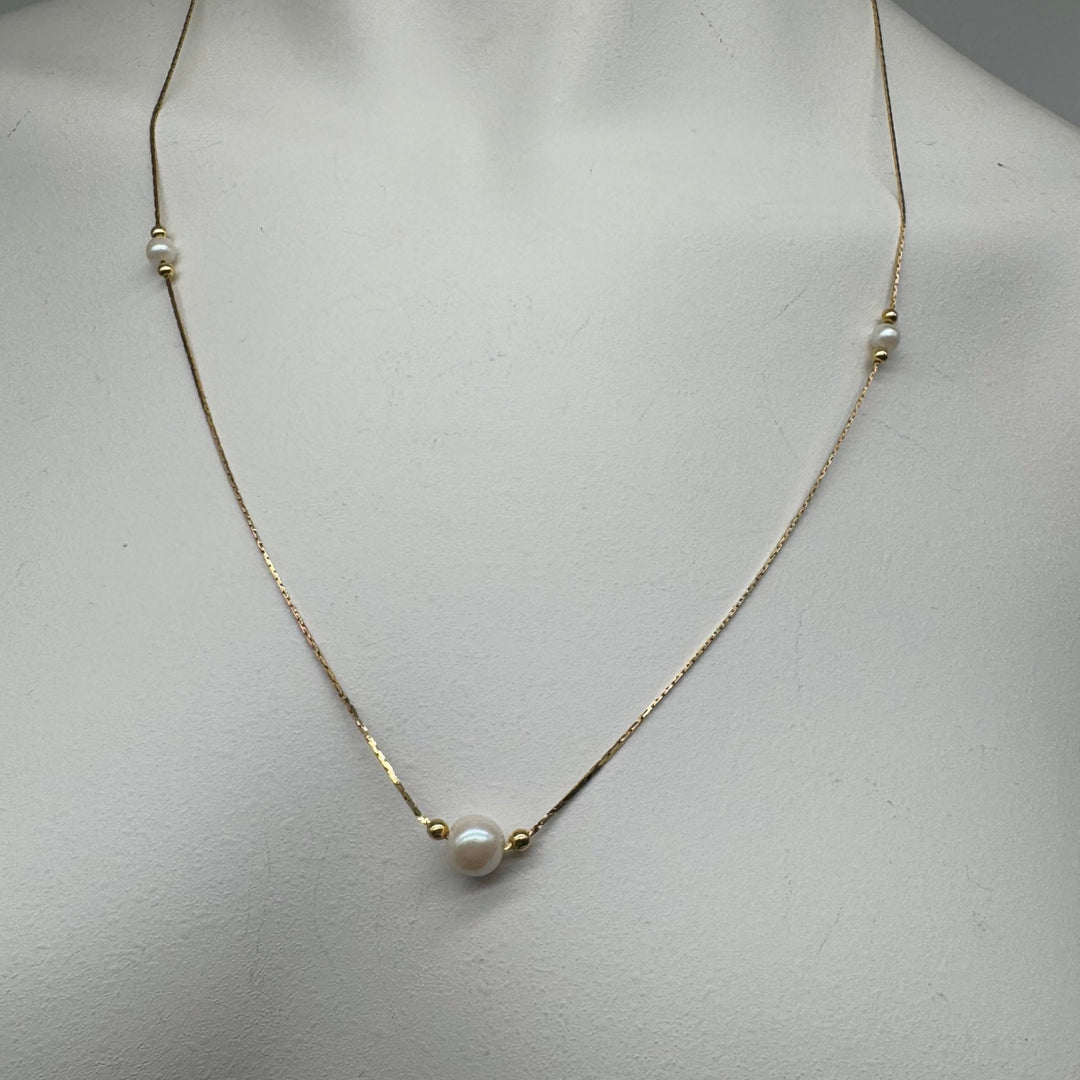 Elegant pärlhalsband i guldton - Homy Secondhand Online