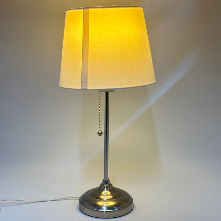 Elegant Bordslampa i Metall med Dragsko - Homy Secondhand Online
